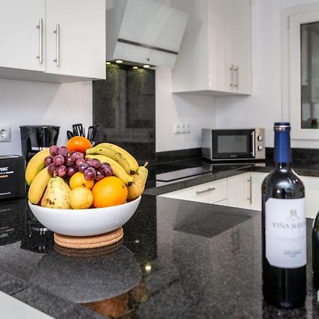 Puerto Banus Finest 2-Bdrm Apt - 50 Metres To Beach Марбелья Екстер'єр фото